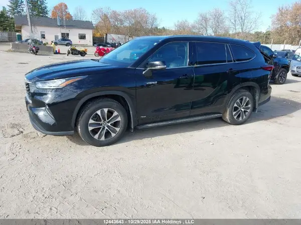 5TDGBRCH7LS506280 2020 TOYOTA HIGHLANDER - Image 2