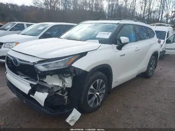 5TDGBRCH7LS509695 2020 TOYOTA HIGHLANDER - Image 2