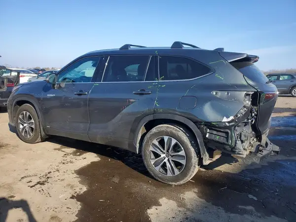5TDGBRCH7LS513567 2020 TOYOTA HIGHLANDER - Image 2