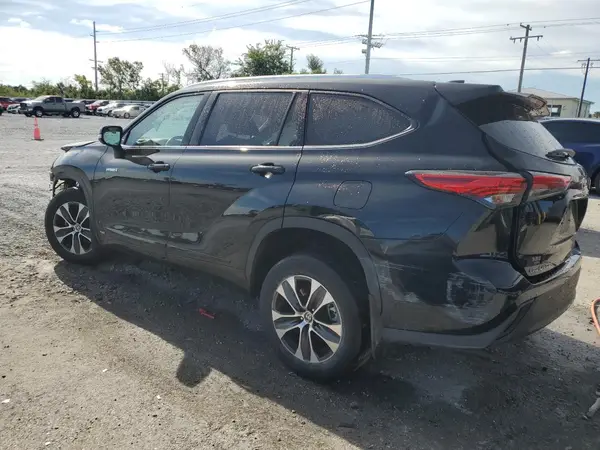 5TDGBRCH7MS046359 2021 TOYOTA HIGHLANDER - Image 2