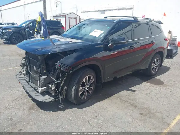 5TDGBRCH7MS063047 2021 TOYOTA HIGHLANDER - Image 2