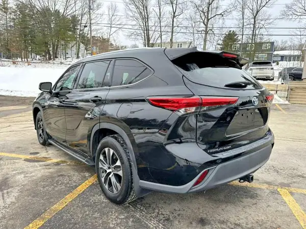 5TDGBRCH7MS527583 2021 TOYOTA HIGHLANDER - Image 2