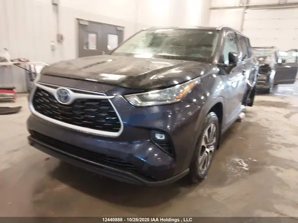 5TDGBRCH7MS533710 2021 TOYOTA HIGHLANDER - Image 2