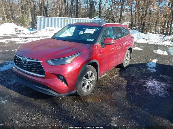 5TDGBRCH7NS073935 2022 TOYOTA HIGHLANDER - Image 2