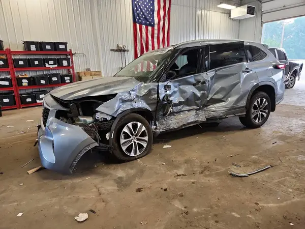 5TDGBRCH7NS095935 2022 TOYOTA HIGHLANDER - Image 1