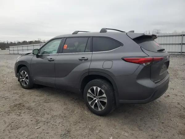 5TDGBRCH7NS541243 2022 TOYOTA HIGHLANDER - Image 2