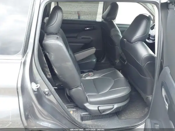 5TDGBRCH7NS541727 2022 TOYOTA HIGHLANDER - Image 8