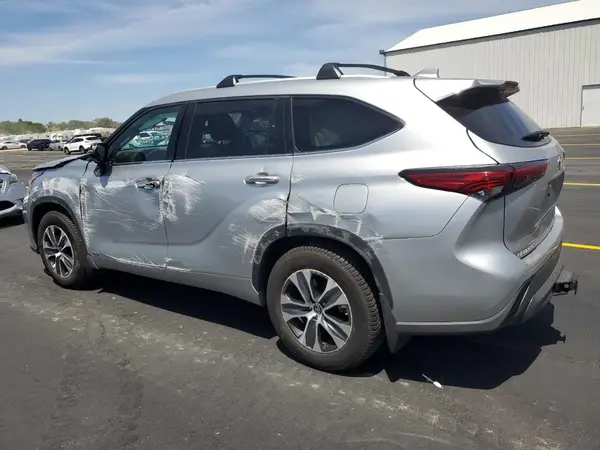 5TDGBRCH7NS549729 2022 TOYOTA HIGHLANDER - Image 2