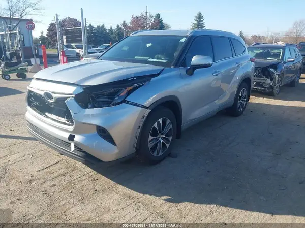 5TDGBRCH7NS556423 2022 TOYOTA HIGHLANDER - Image 2