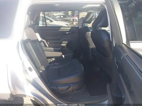 5TDGBRCH7NS556423 2022 TOYOTA HIGHLANDER - Image 8