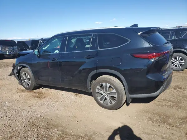 5TDGBRCH7NS559080 2022 TOYOTA HIGHLANDER - Image 2