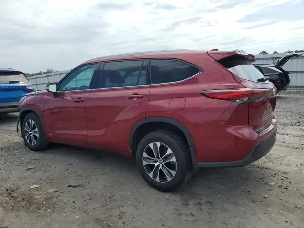 5TDGBRCH7NS559130 2022 TOYOTA HIGHLANDER - Image 2