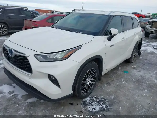 5TDGBRCH8LS500102 2020 TOYOTA HIGHLANDER - Image 2