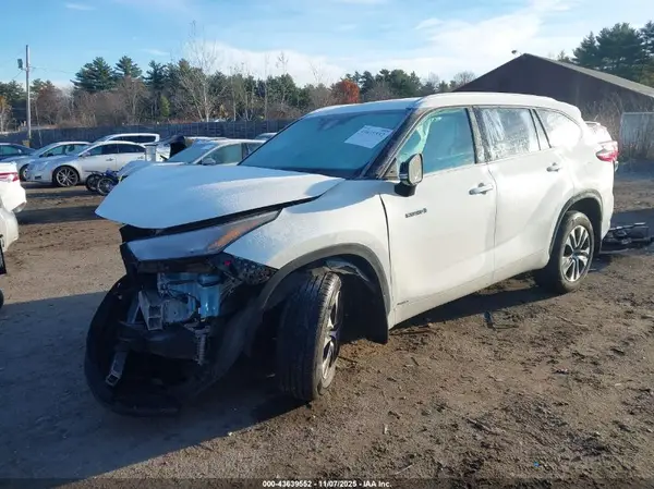 5TDGBRCH8LS508295 2020 TOYOTA HIGHLANDER - Image 2
