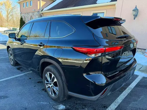 5TDGBRCH8MS038920 2021 TOYOTA HIGHLANDER - Image 2