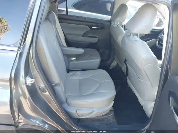 5TDGBRCH8MS044877 2021 TOYOTA HIGHLANDER - Image 8