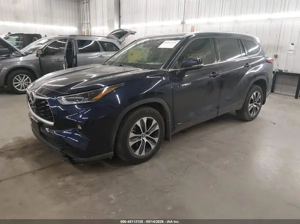 5TDGBRCH8MS517757 2021 TOYOTA HIGHLANDER - Image 2