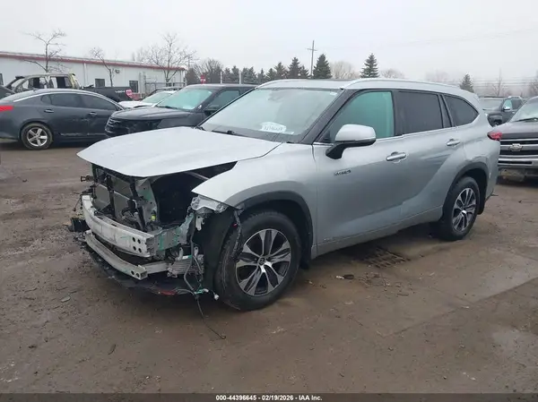 5TDGBRCH8MS534560 2021 TOYOTA HIGHLANDER - Image 2