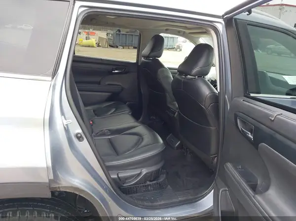 5TDGBRCH8NS081994 2022 TOYOTA HIGHLANDER - Image 8