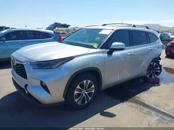 5TDGBRCH8NS539033 2022 TOYOTA HIGHLANDER - Image 2