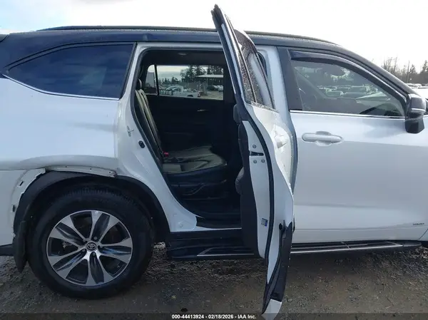 5TDGBRCH8NS544751 2022 TOYOTA HIGHLANDER - Image 8