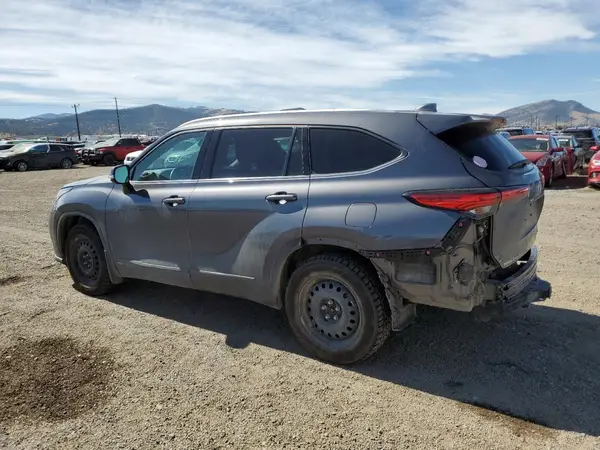 5TDGBRCH8NS548539 2022 TOYOTA HIGHLANDER - Image 2