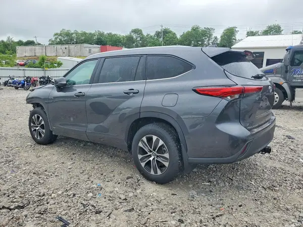 5TDGBRCH8NS550579 2022 TOYOTA HIGHLANDER - Image 2