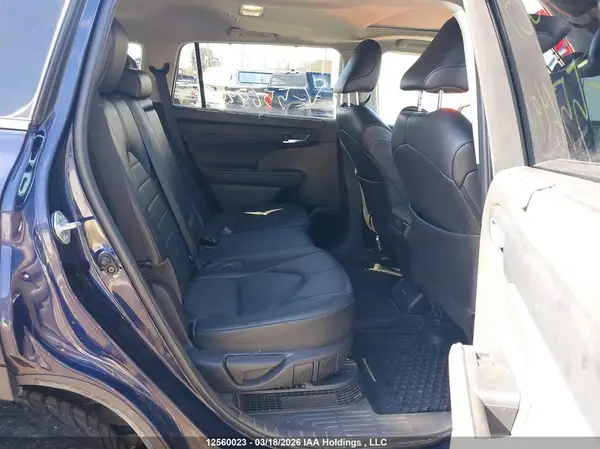 5TDGBRCH8NS556494 2022 TOYOTA HIGHLANDER - Image 8