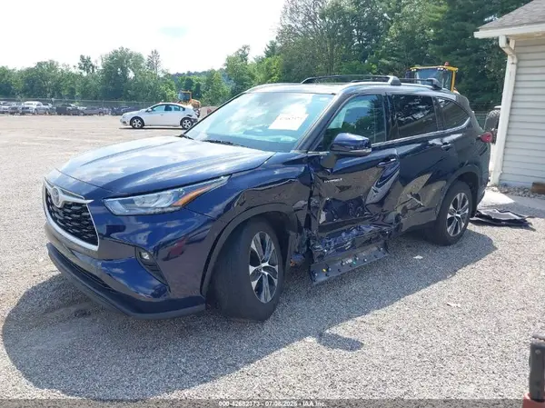 5TDGBRCH9LS503736 2020 TOYOTA HIGHLANDER - Image 2