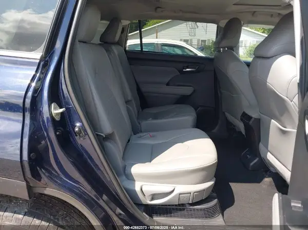 5TDGBRCH9LS503736 2020 TOYOTA HIGHLANDER - Image 8