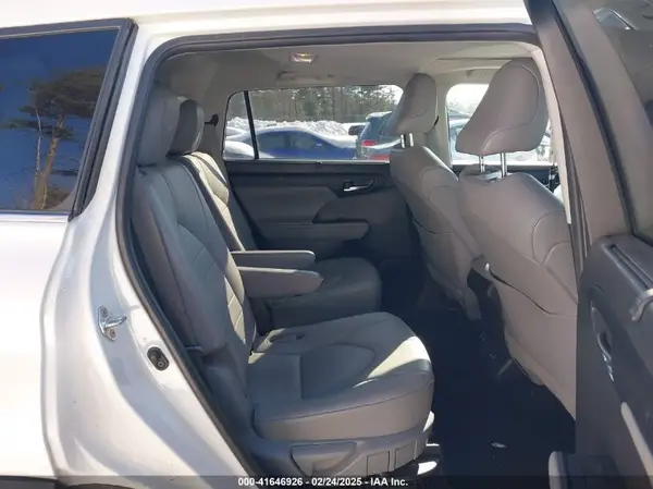 5TDGBRCH9LS508757 2020 TOYOTA HIGHLANDER - Image 8