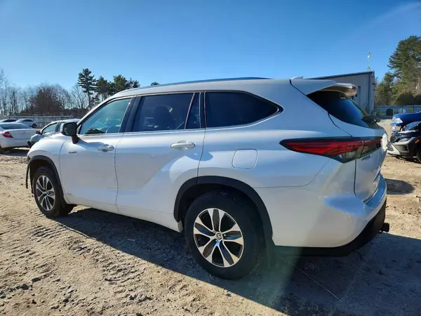 5TDGBRCH9LS509276 2020 TOYOTA HIGHLANDER - Image 2