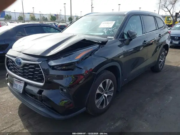 5TDGBRCH9MS021544 2021 TOYOTA HIGHLANDER - Image 2