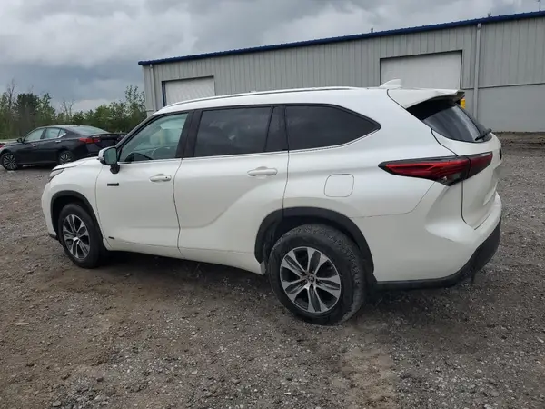 5TDGBRCH9MS021737 2021 TOYOTA HIGHLANDER - Image 2