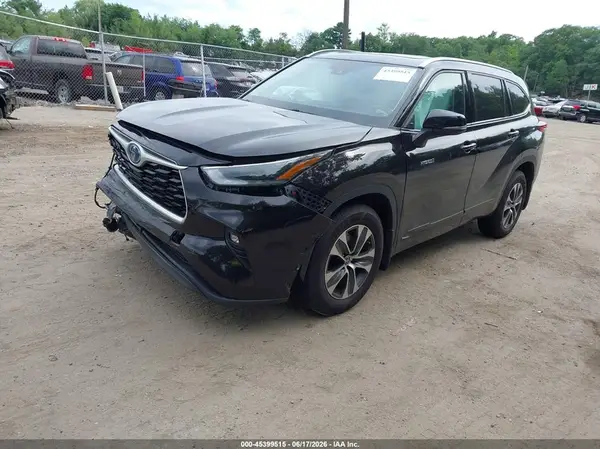 5TDGBRCH9MS031491 2021 TOYOTA HIGHLANDER - Image 2