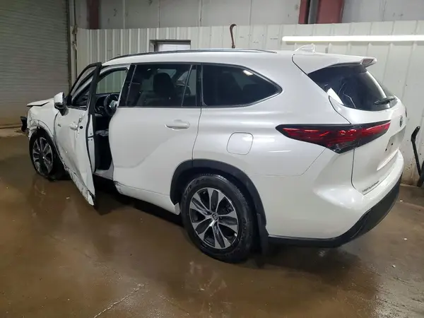 5TDGBRCH9MS035184 2021 TOYOTA HIGHLANDER - Image 2