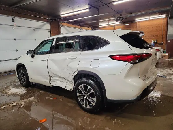 5TDGBRCH9MS039946 2021 TOYOTA HIGHLANDER - Image 2