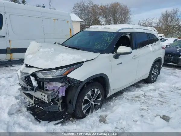 5TDGBRCH9MS046895 2021 TOYOTA HIGHLANDER - Image 2