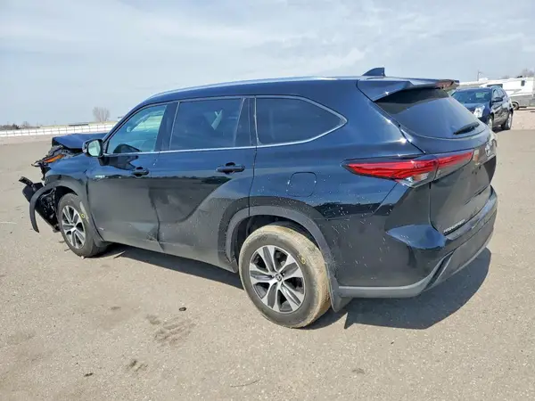 5TDGBRCH9MS518402 2021 TOYOTA HIGHLANDER - Image 2