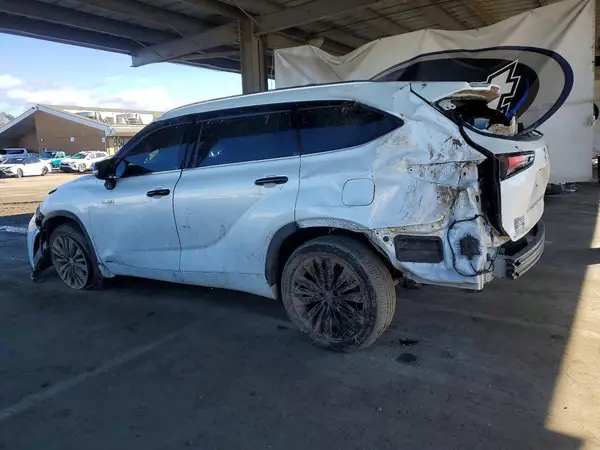 5TDGBRCH9MS525415 2021 TOYOTA HIGHLANDER - Image 2