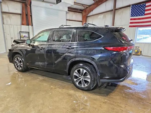 5TDGBRCH9MS528878 2021 TOYOTA HIGHLANDER - Image 2