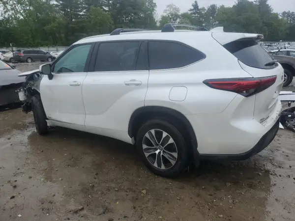 5TDGBRCH9NS104568 2022 TOYOTA HIGHLANDER - Image 2