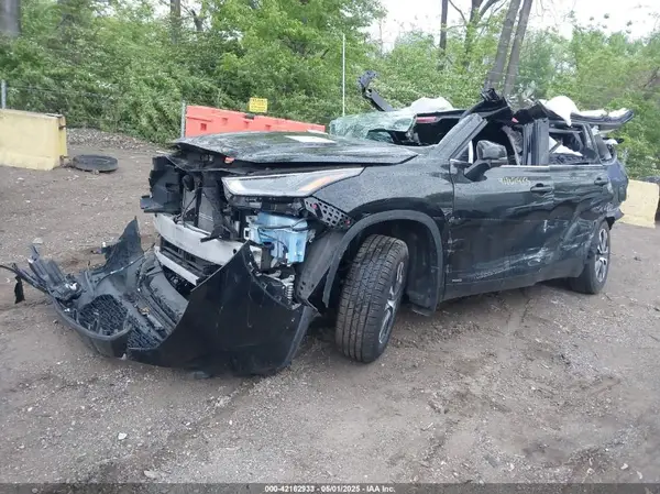 5TDGBRCH9NS542488 2022 TOYOTA HIGHLANDER - Image 2