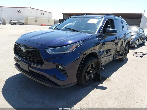 5TDGBRCH9NS544628 2022 TOYOTA HIGHLANDER - Image 2