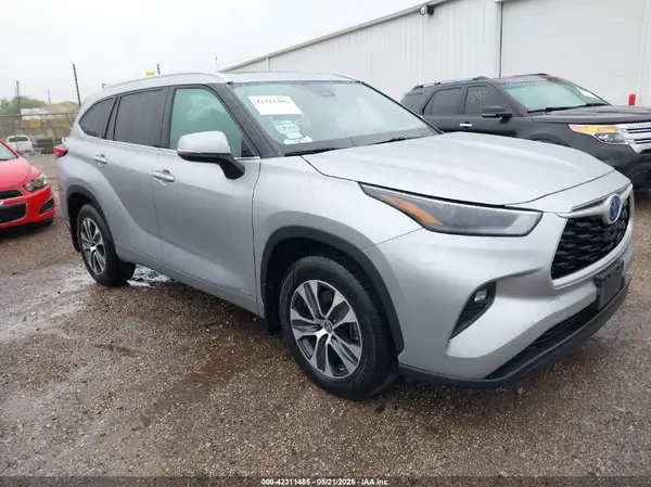 5TDGBRCH9NS545990 2022 TOYOTA HIGHLANDER - Image 1
