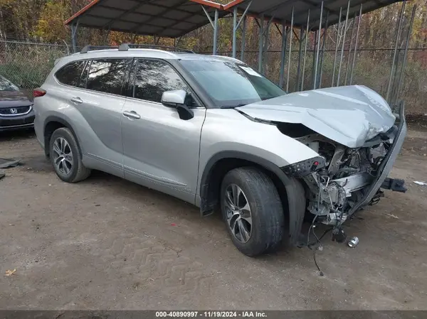 5TDGBRCH9NS546735 2022 TOYOTA HIGHLANDER - Image 1