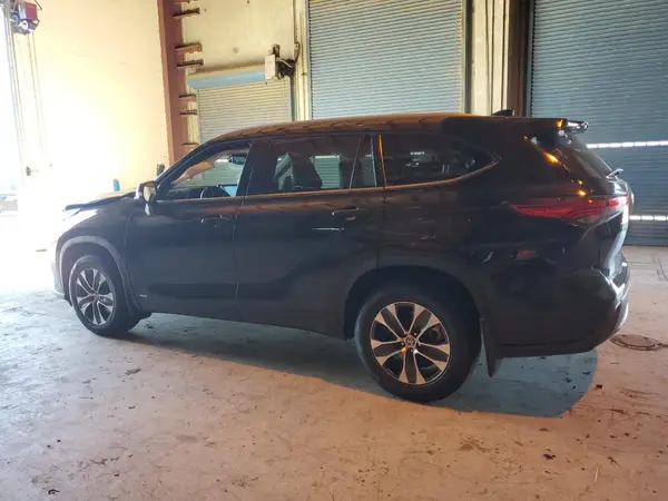 5TDGBRCH9NS552146 2022 TOYOTA HIGHLANDER - Image 2