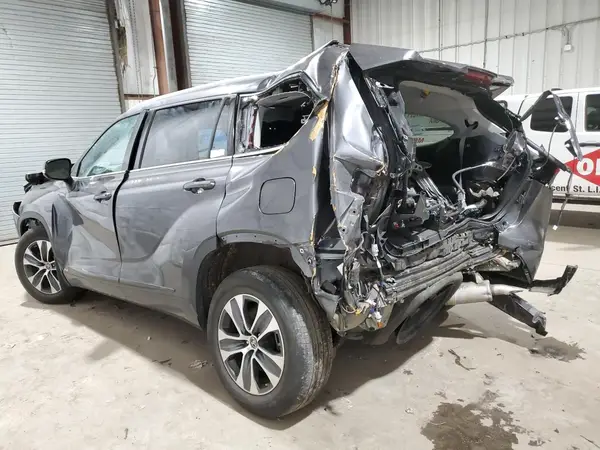 5TDGBRCH9NS556553 2022 TOYOTA HIGHLANDER - Image 2