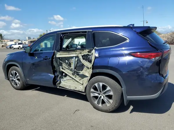5TDGBRCH9NS557234 2022 TOYOTA HIGHLANDER - Image 2