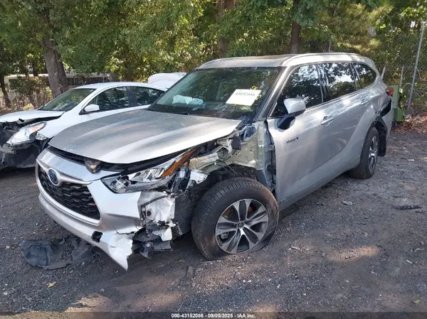 5TDGBRCHXLS500442 2020 TOYOTA HIGHLANDER - Image 2